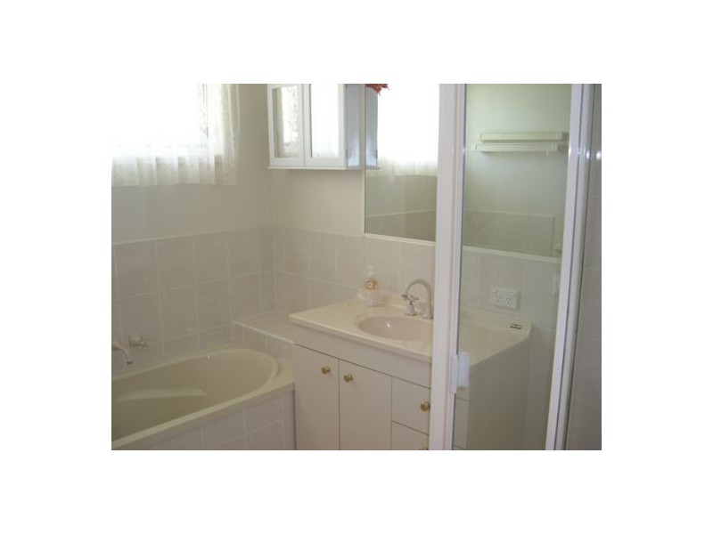 18 Sharyn Court, Point Vernon QLD 4655