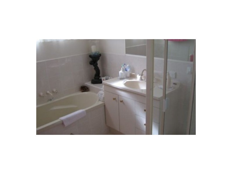 18 Sharyn Court, Point Vernon QLD 4655