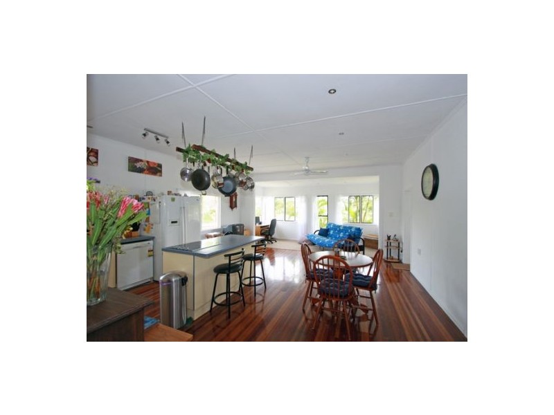 26 Ladbroke Cr, Urangan QLD 4655
