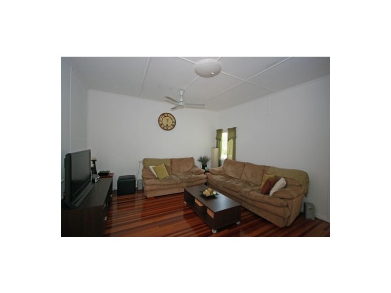 26 Ladbroke Cr, Urangan QLD 4655