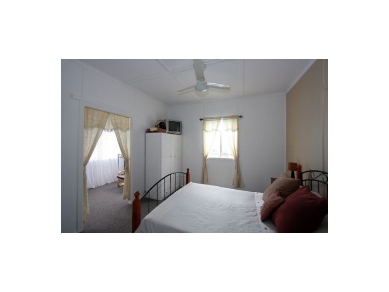 26 Ladbroke Cr, Urangan QLD 4655