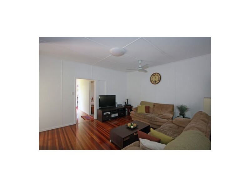 26 Ladbroke Cr, Urangan QLD 4655