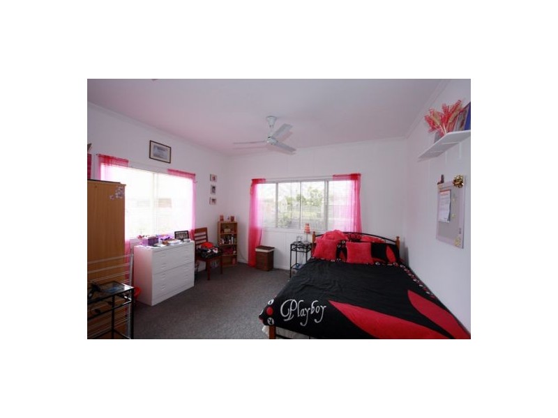 26 Ladbroke Cr, Urangan QLD 4655