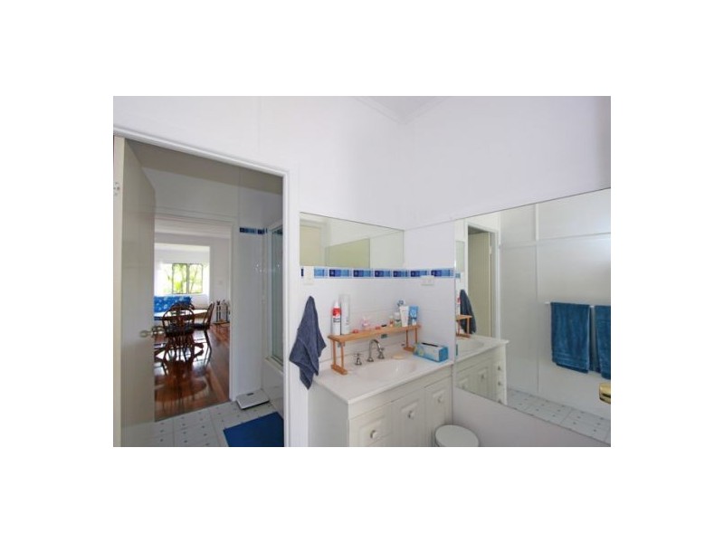 26 Ladbroke Cr, Urangan QLD 4655