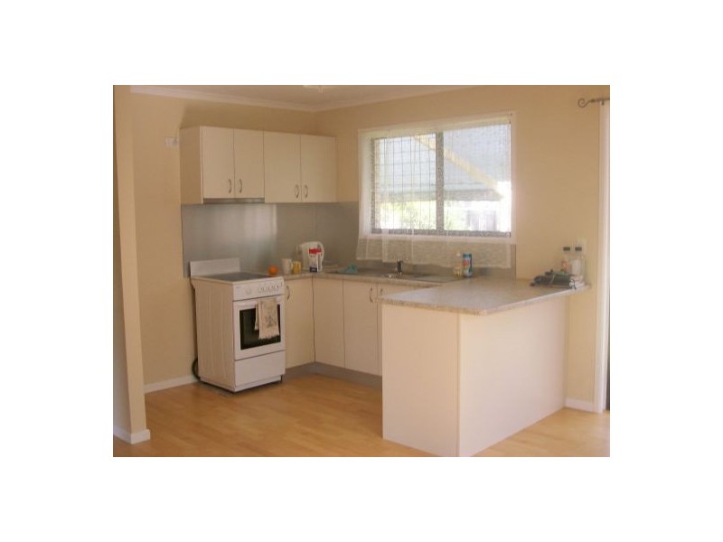 5 Howlett Street, Urangan QLD 4655
