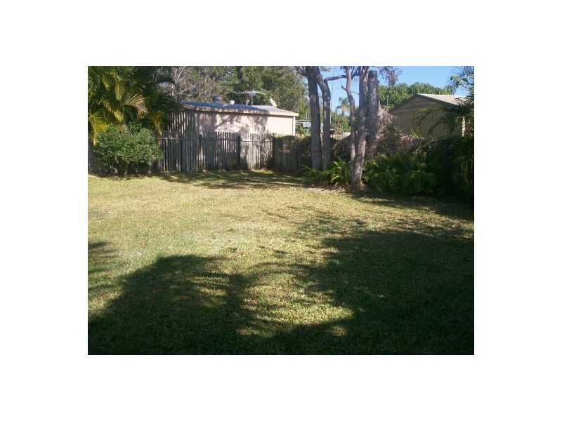 5 Howlett Street, Urangan QLD 4655
