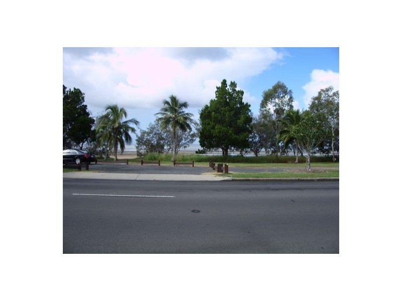 238 Esplanade, Pialba QLD 4655
