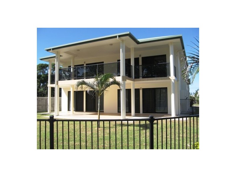 511 Esplanade, Urangan QLD 4655
