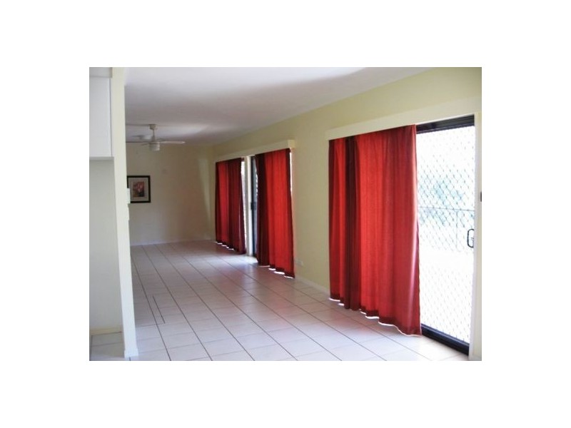 511 Esplanade, Urangan QLD 4655
