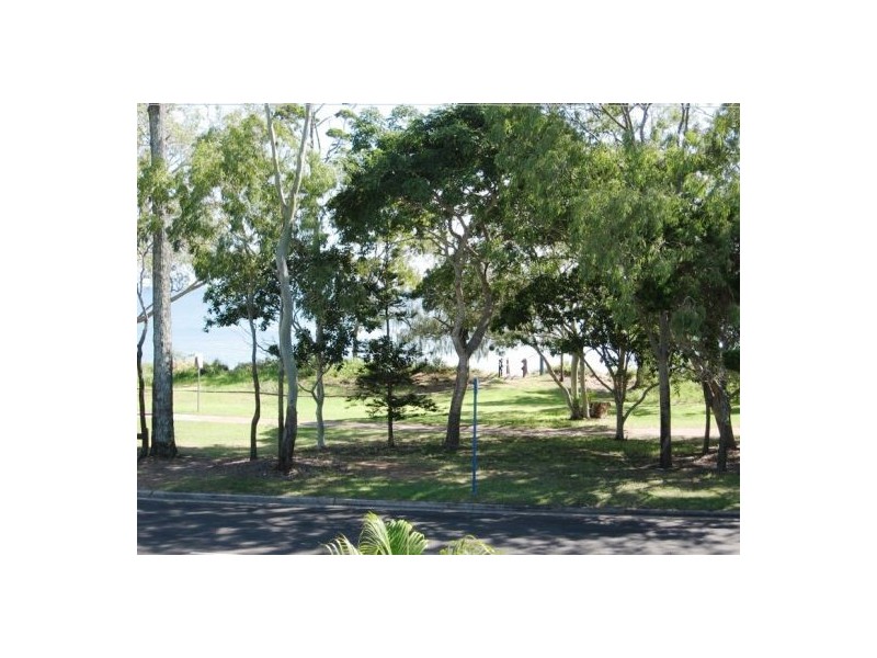 511 Esplanade, Urangan QLD 4655