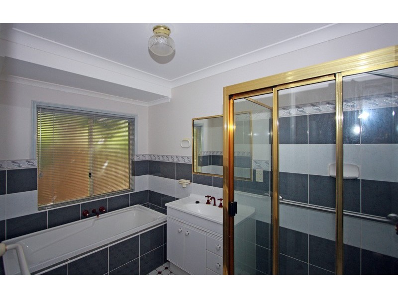 6 Earls Ct, Point Vernon QLD 4655