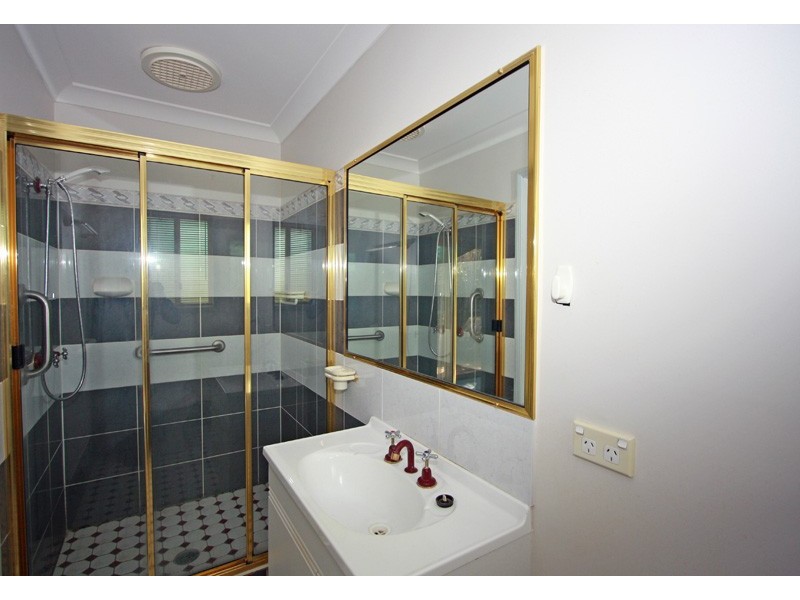 6 Earls Ct, Point Vernon QLD 4655