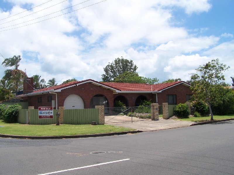 20 Stewart Street, Urangan QLD 4655