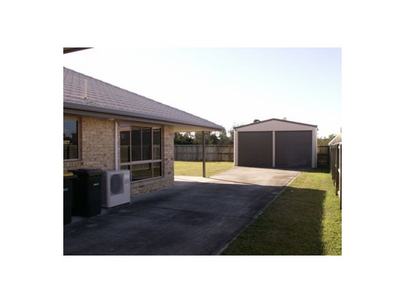 15 Kestrel Ct, Eli Waters QLD 4655