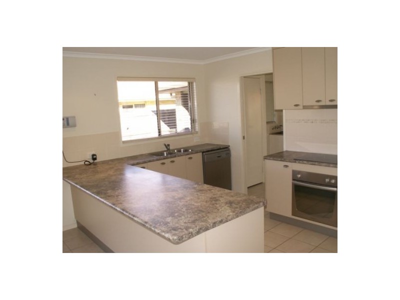 15 Kestrel Ct, Eli Waters QLD 4655