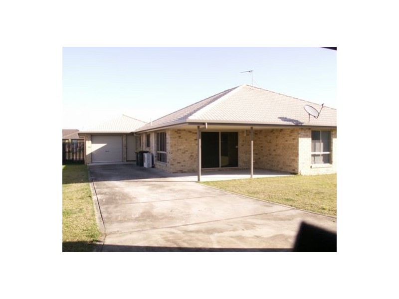 15 Kestrel Ct, Eli Waters QLD 4655