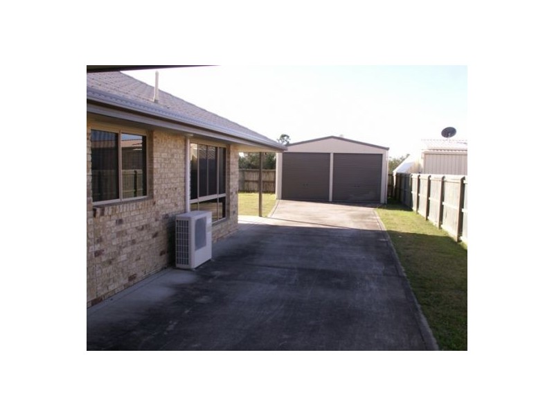 15 Kestrel Ct, Eli Waters QLD 4655