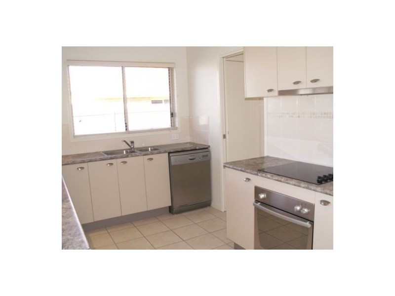 15 Kestrel Ct, Eli Waters QLD 4655