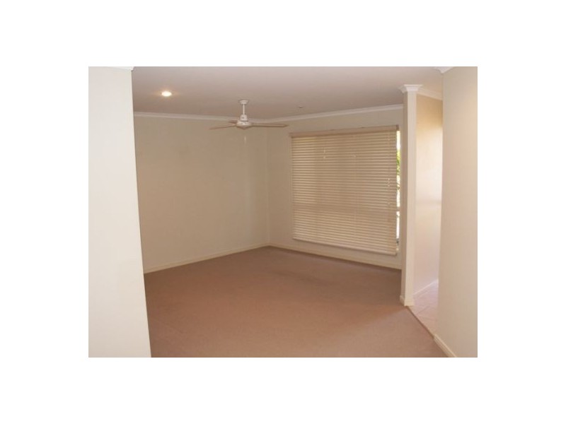 15 Kestrel Ct, Eli Waters QLD 4655