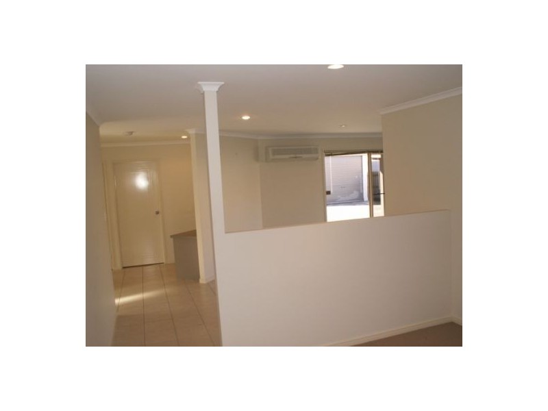 15 Kestrel Ct, Eli Waters QLD 4655