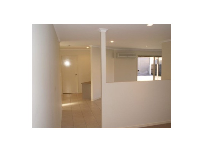 15 Kestrel Ct, Eli Waters QLD 4655