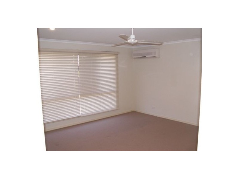 15 Kestrel Ct, Eli Waters QLD 4655