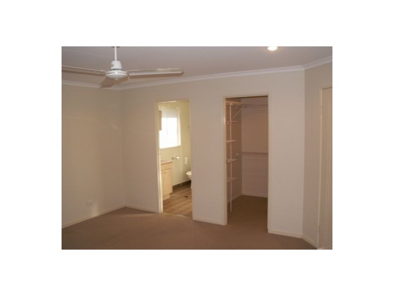 15 Kestrel Ct, Eli Waters QLD 4655