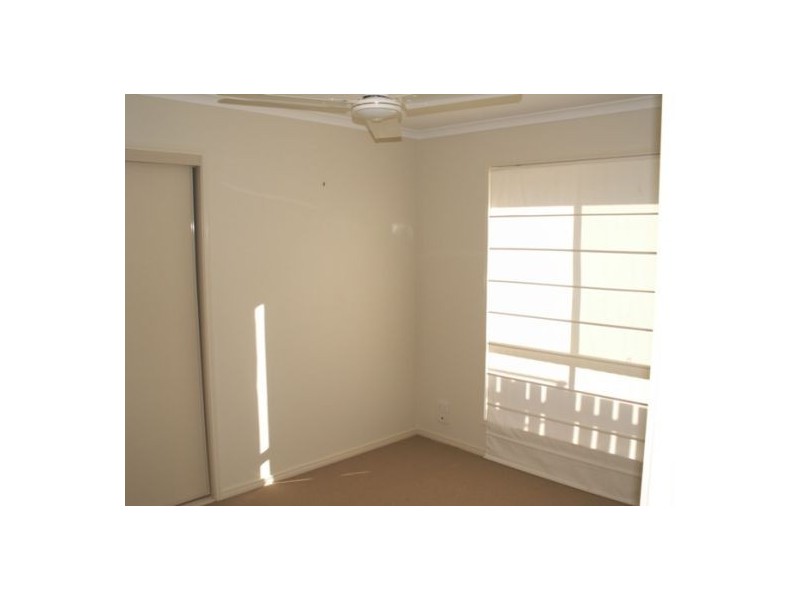 15 Kestrel Ct, Eli Waters QLD 4655