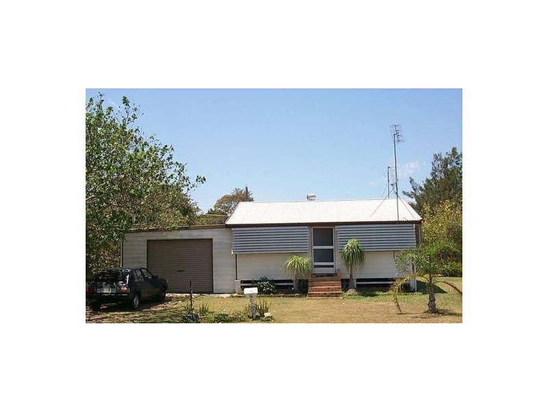 16 Smith Street, Urangan QLD 4655
