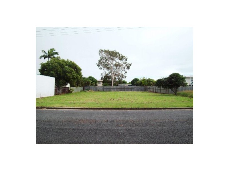 13 Herbert Street, Urangan QLD 4655