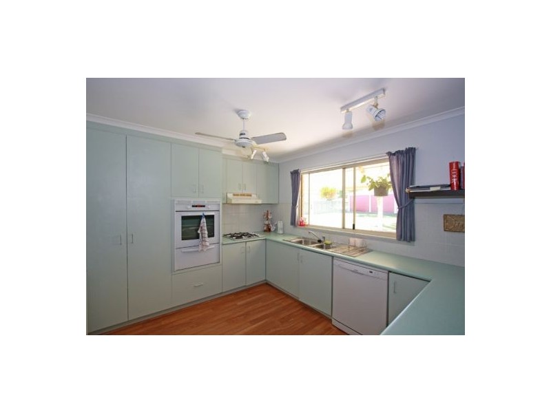 38 HONEYSUCKLE AVE, Kawungan QLD 4655