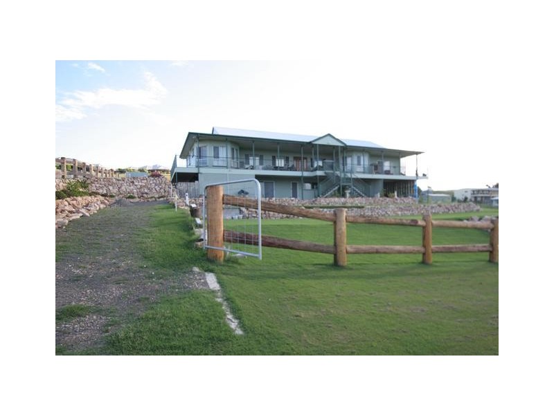 Downstairs 2 Rocky Glen Court, Urangan QLD 4655