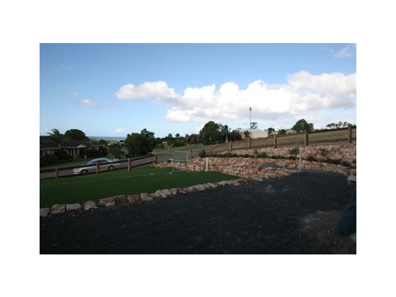 Downstairs 2 Rocky Glen Court, Urangan QLD 4655