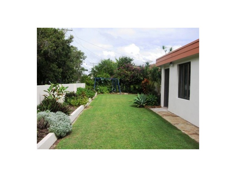1 Whitby Street, Urangan QLD 4655