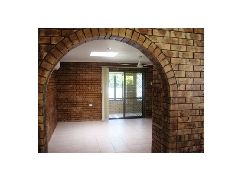 1 Whitby Street, Urangan QLD 4655