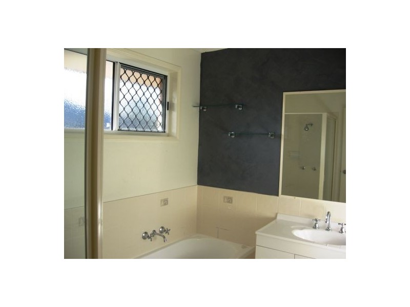 3 Moonstone Drive, Urangan QLD 4655