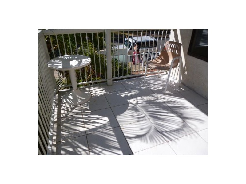 2/480 Esplanade, Torquay QLD 4655