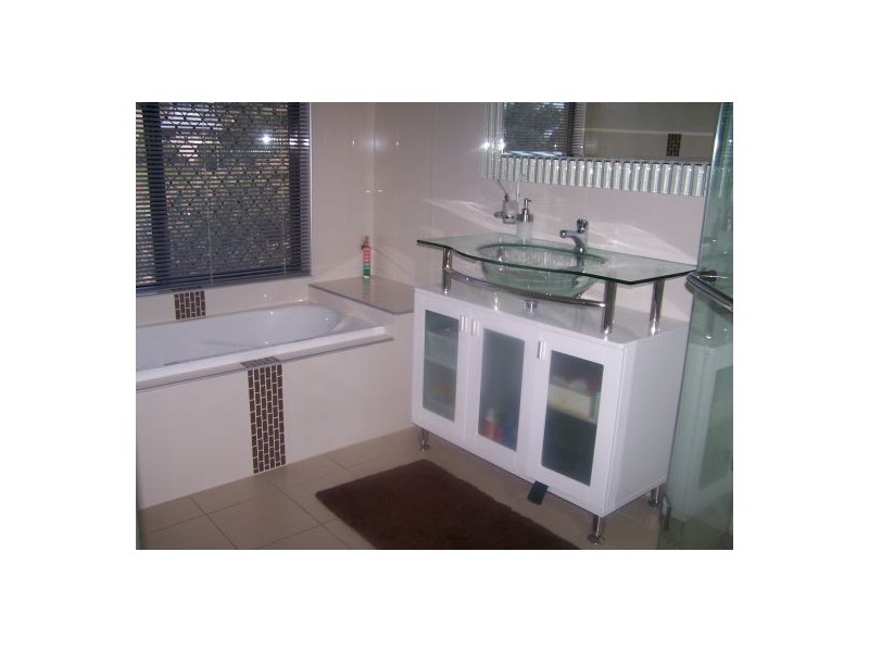 5 Jasmine Court, Dundowran Beach QLD 4655