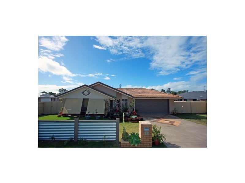 34 Moonstone Dr, Urangan QLD 4655