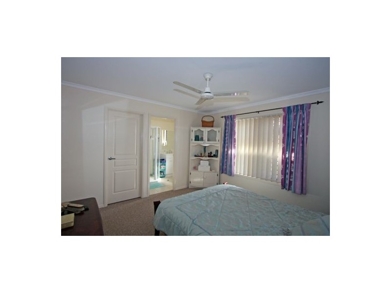34 Moonstone Dr, Urangan QLD 4655