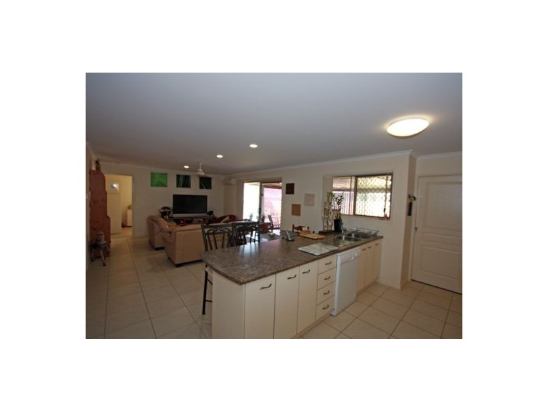 34 Moonstone Dr, Urangan QLD 4655