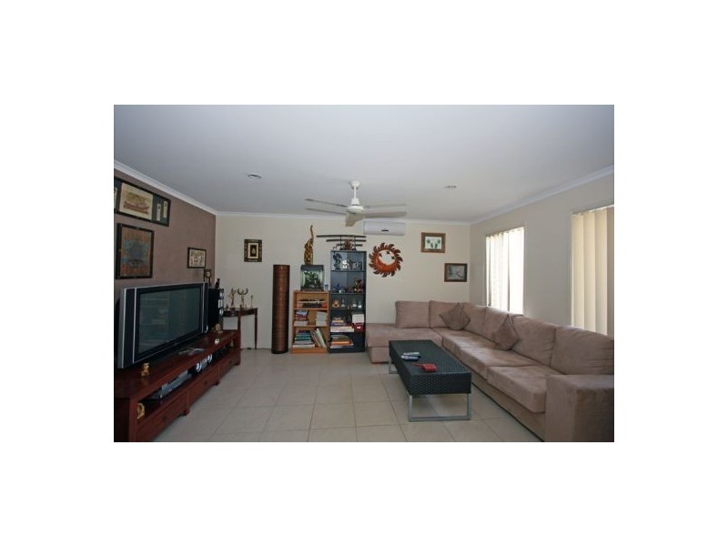 34 Moonstone Dr, Urangan QLD 4655