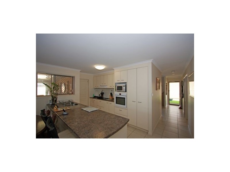 34 Moonstone Dr, Urangan QLD 4655
