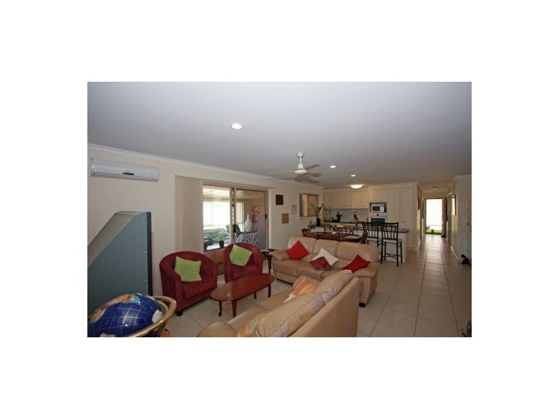 34 Moonstone Dr, Urangan QLD 4655