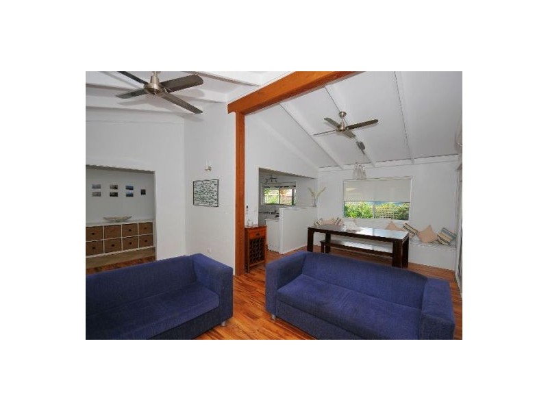 85 Kingfisher, Toogoom QLD 4655