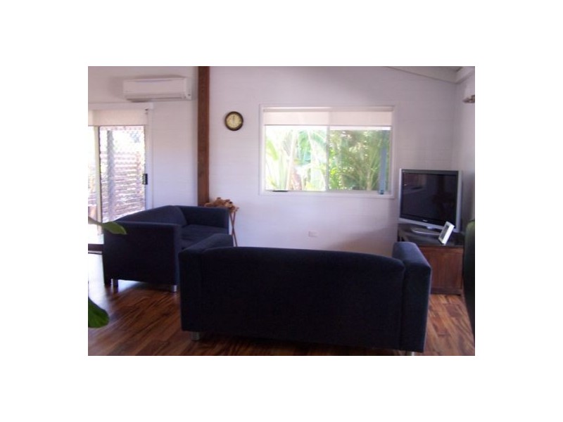 85 Kingfisher, Toogoom QLD 4655