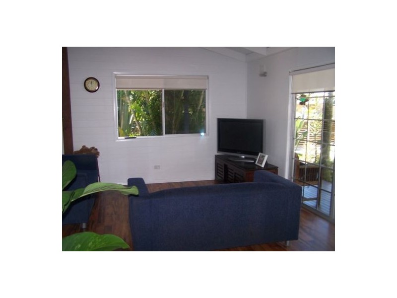 85 Kingfisher, Toogoom QLD 4655