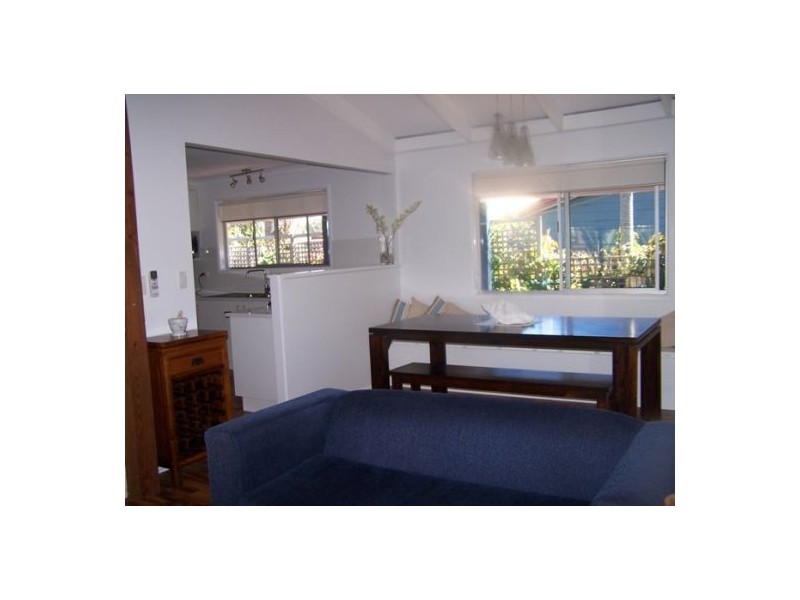 85 Kingfisher, Toogoom QLD 4655
