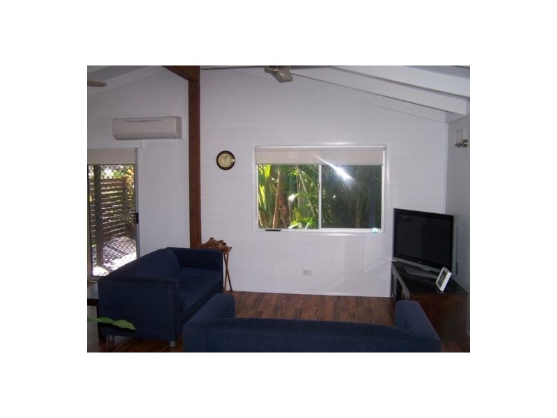 85 Kingfisher, Toogoom QLD 4655