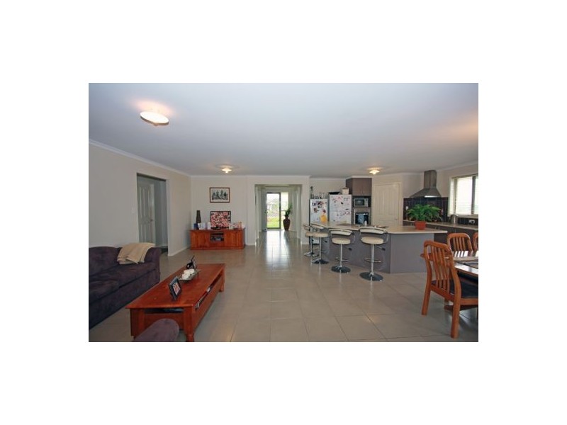 2 Schooner Rise, River Heads QLD 4655